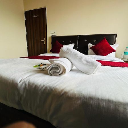 ホテル The Lord Krishna Residency Vrindāvan エクステリア 写真