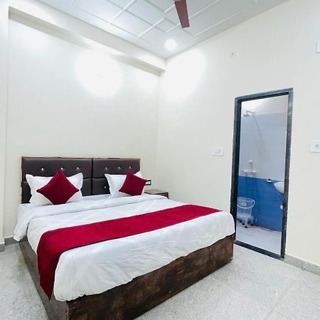 ホテル The Lord Krishna Residency Vrindāvan エクステリア 写真